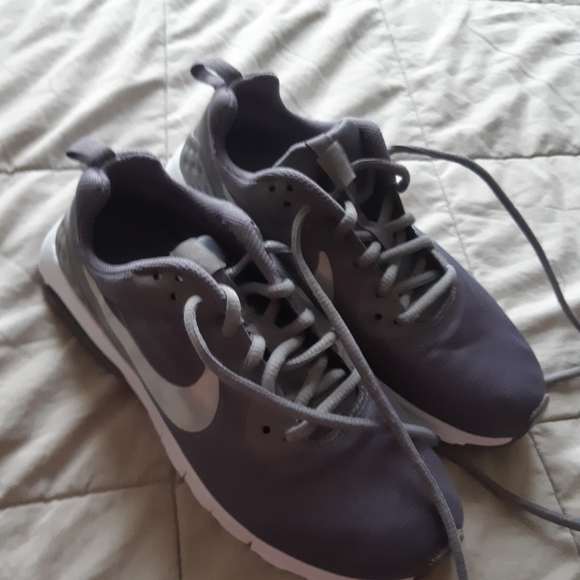 Nike runners - Picture 3 of 3